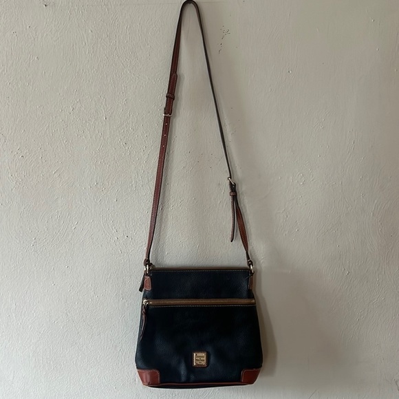 Dooney & Bourke Handbags - Dooney & Bourke Cross Body Bag